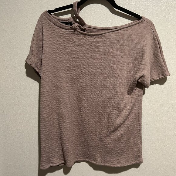 Gibson look tan asymmetrical cold shoulder smocked short sleeve  shirt size M - Picture 2 of 6